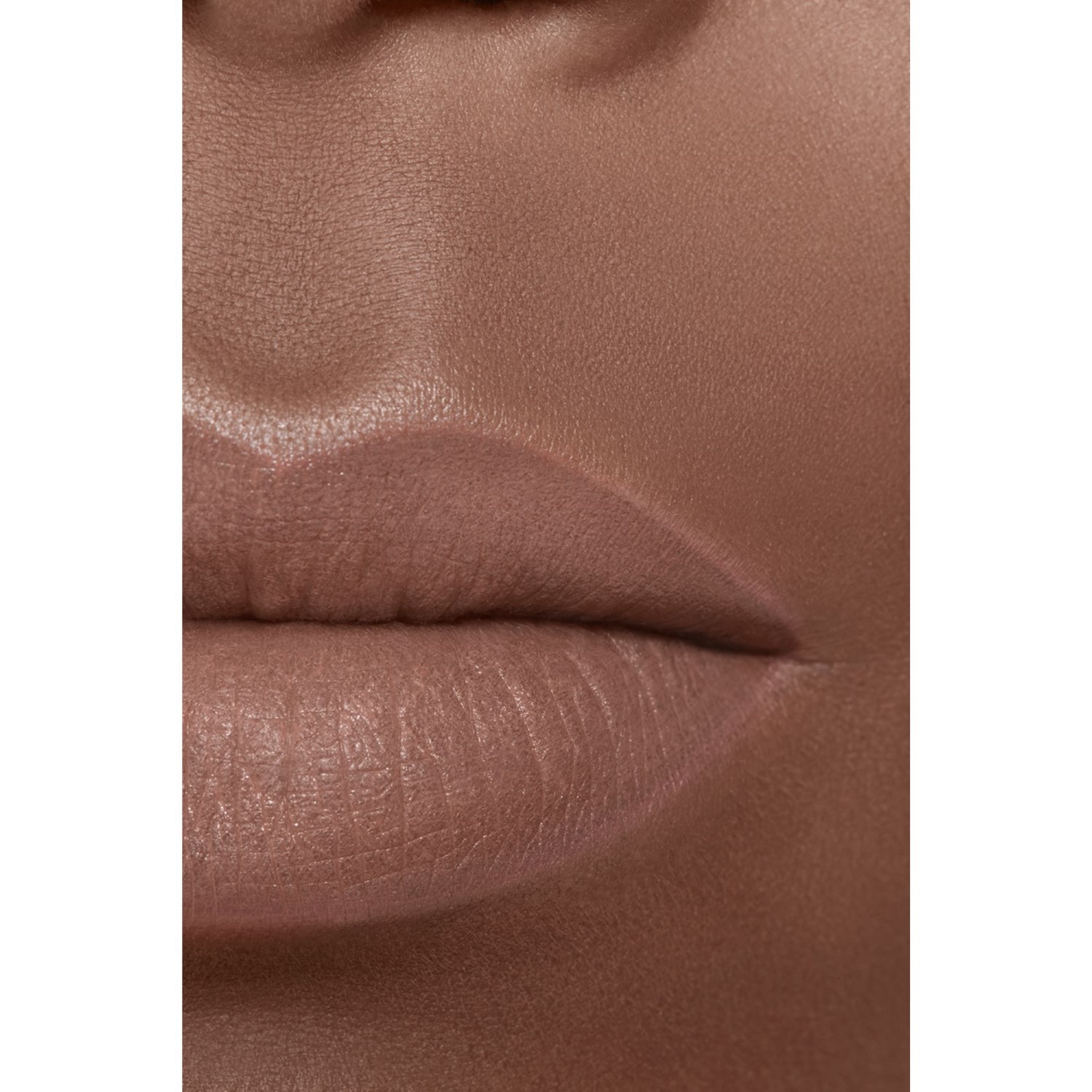 EDICIÓN LIMITADA  LA BARRA DE LABIOS ATERCIOPELADA LUMINOSA